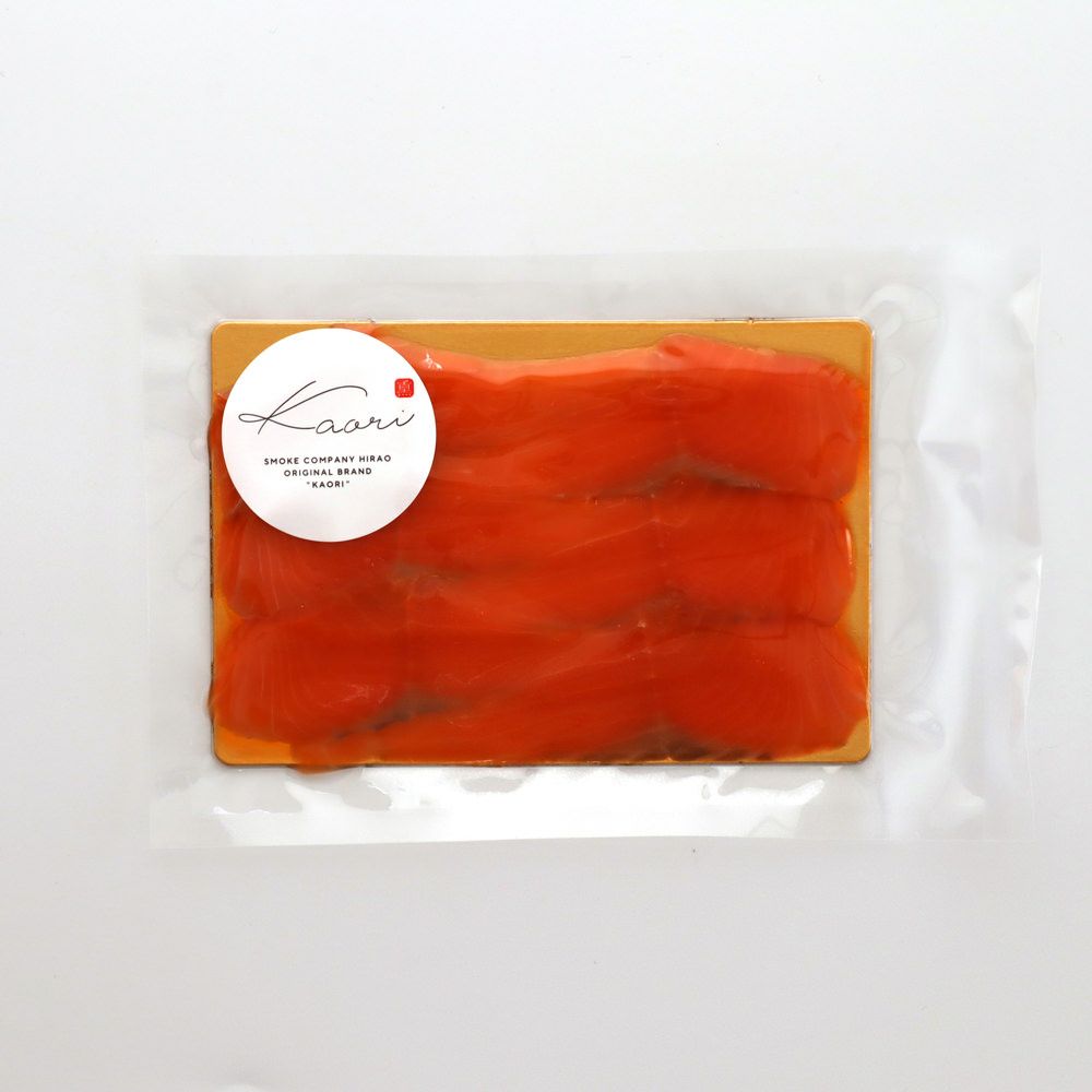 料理を彩る鮮やかなオレンジ色が特徴 スモークサーモン トラウト 40g Kaori 熏