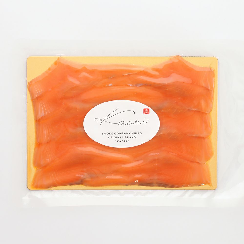 料理を彩る鮮やかなオレンジ色が特徴 スモークサーモン トラウト 80g Kaori 熏